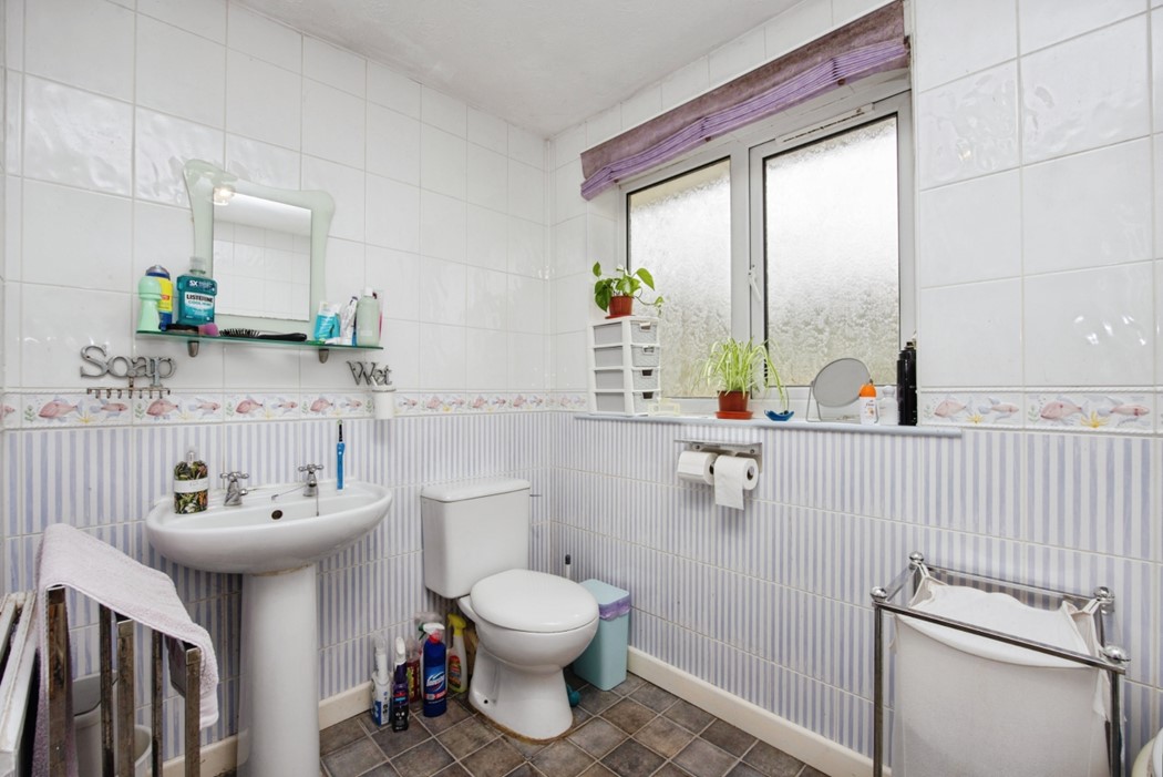 6 bed Detached Bungalow