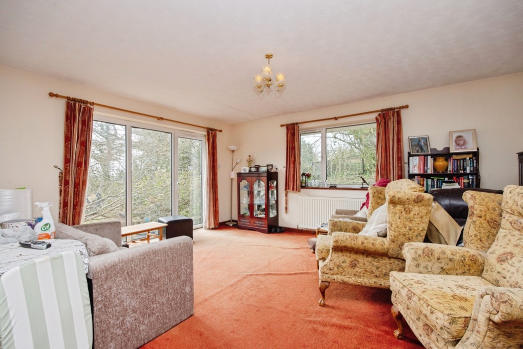 6 bed Detached Bungalow