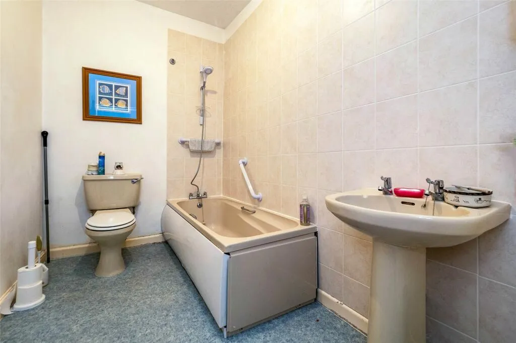 2 bed Maisonette