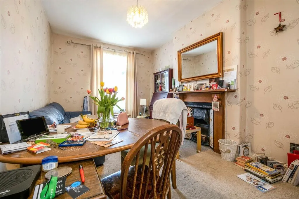 2 bed Maisonette