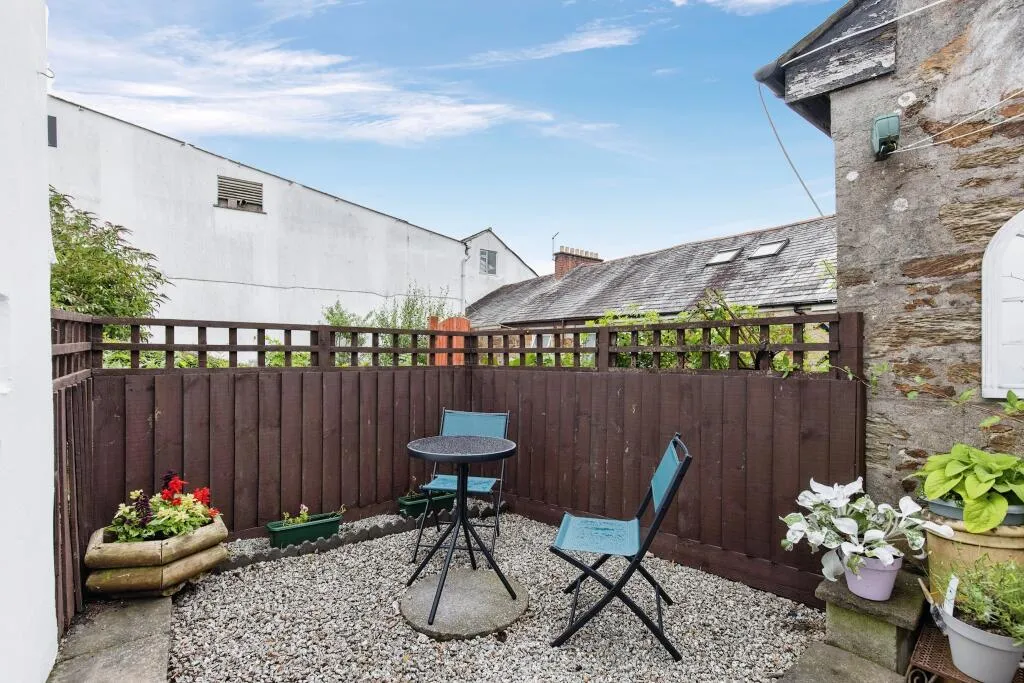 2 bed Detached