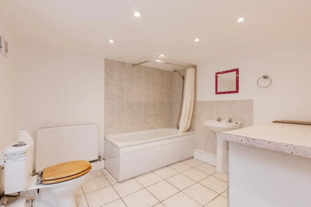 2 bed Detached