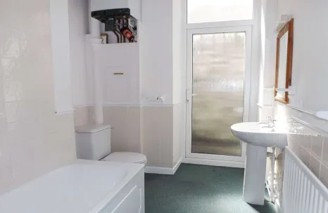 1 bed Ground Flat