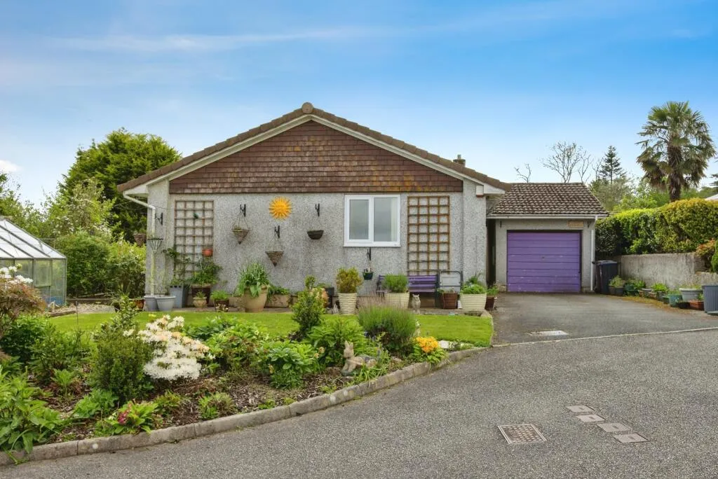 3 bed Semi-Detached Bungalow