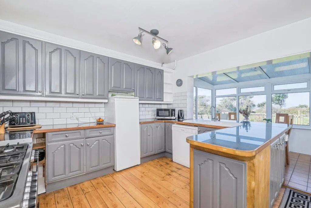7 bed Detached