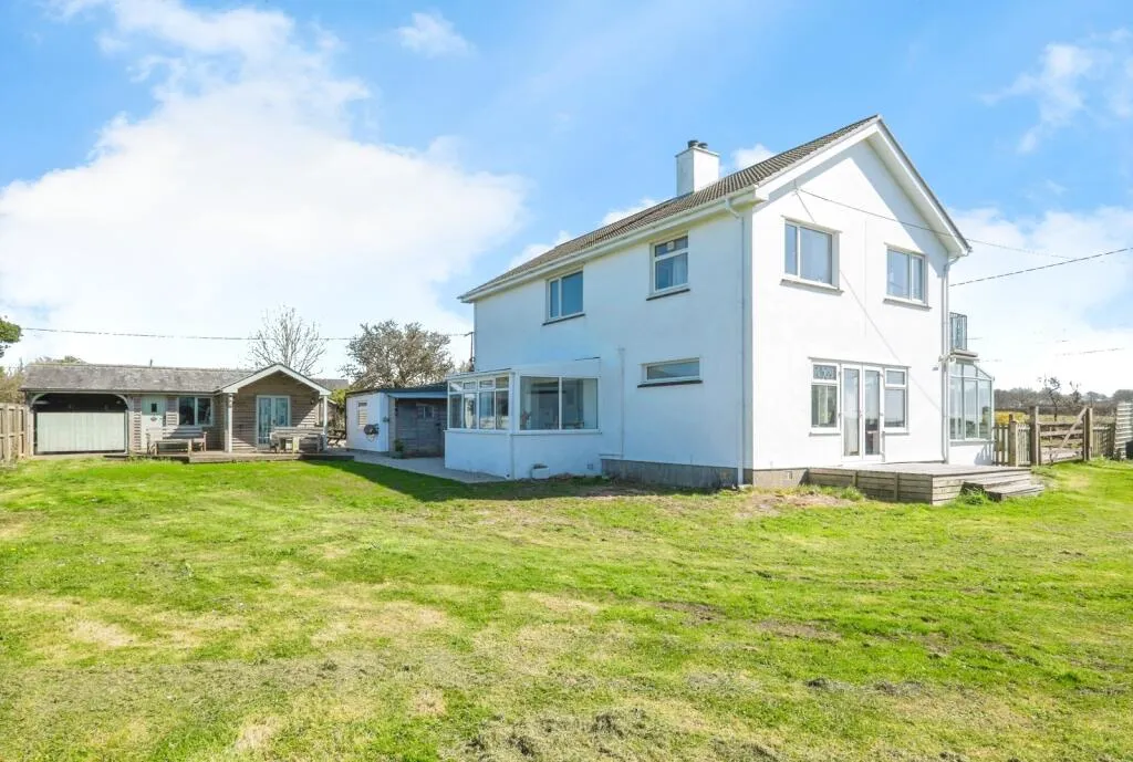7 bed Detached