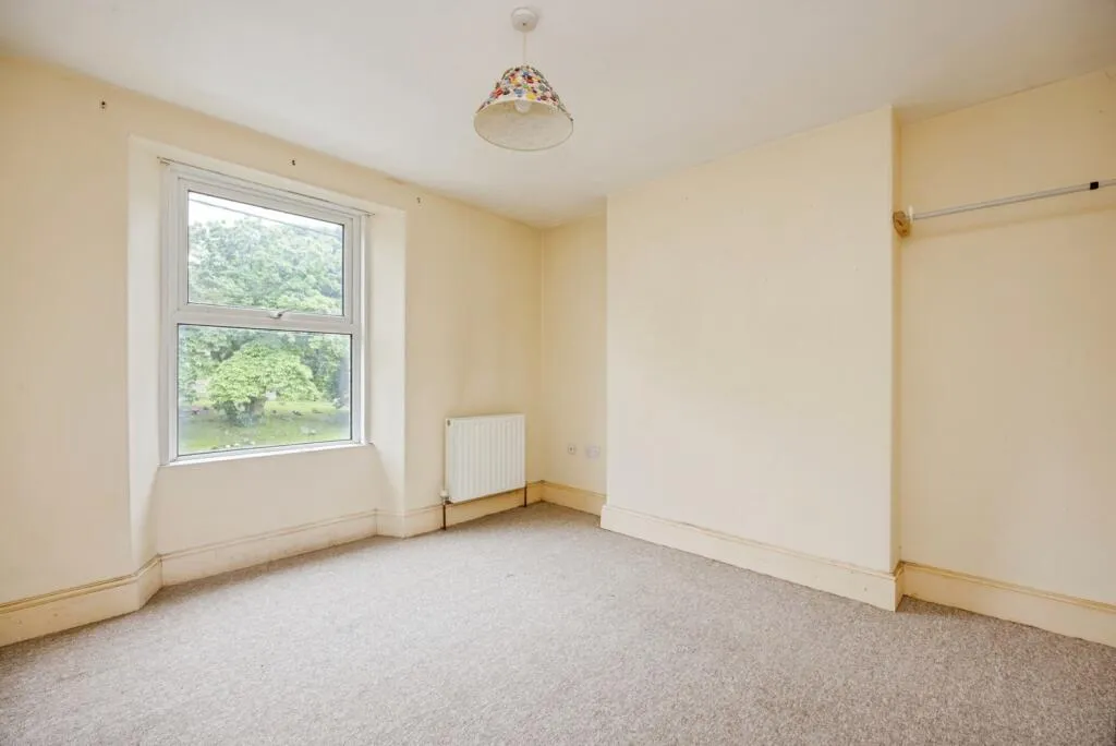2 bed House
