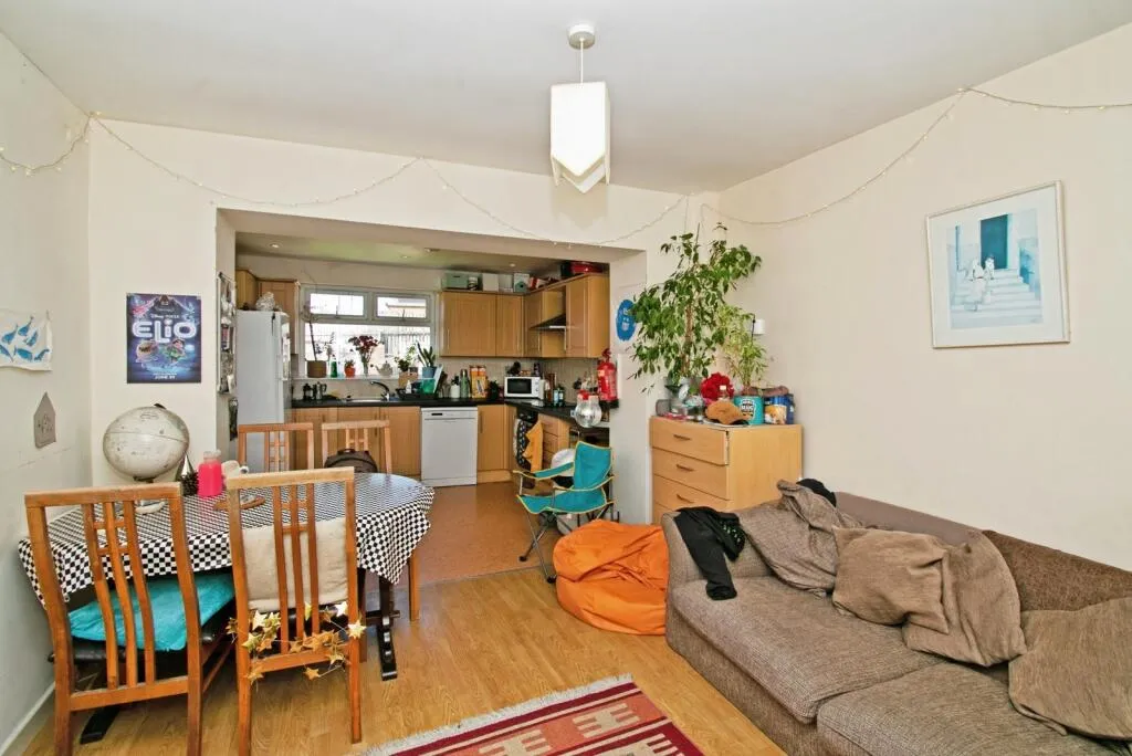 3 bed End of Terrace