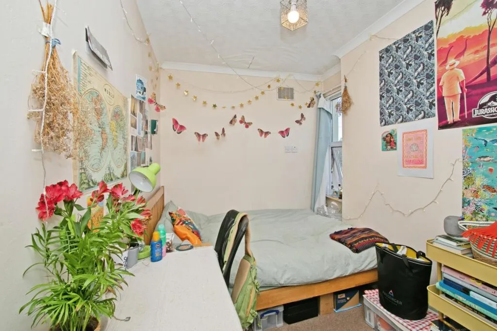 3 bed End of Terrace