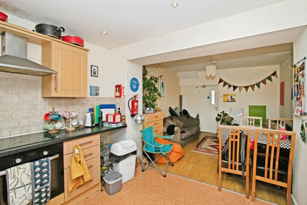 3 bed End of Terrace