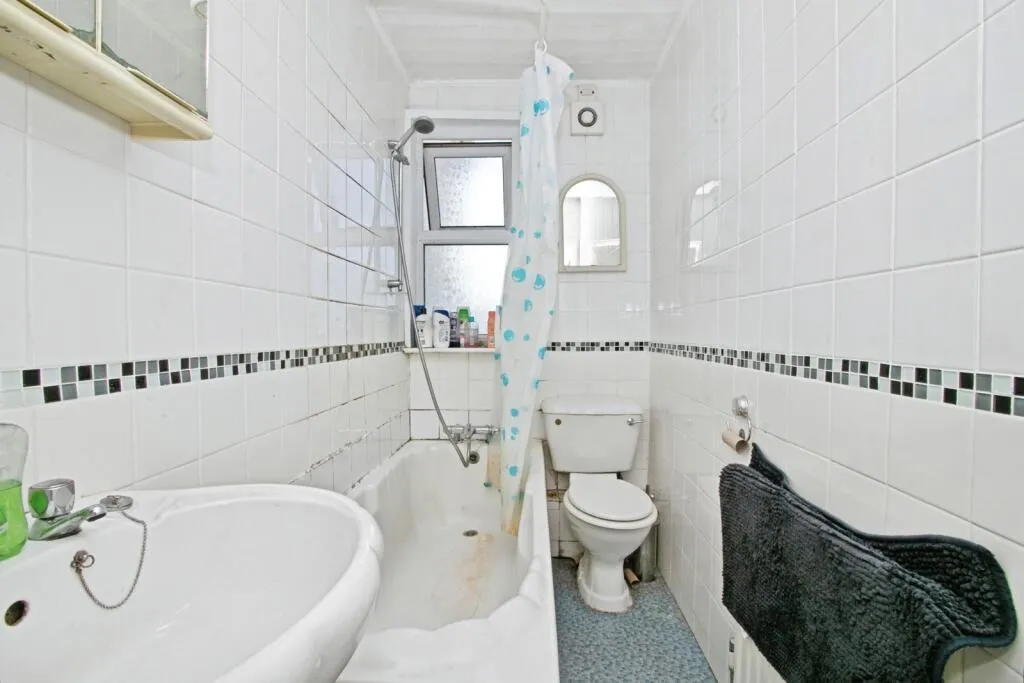 3 bed End of Terrace