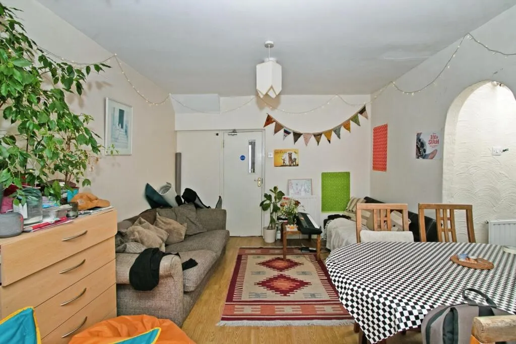3 bed End of Terrace