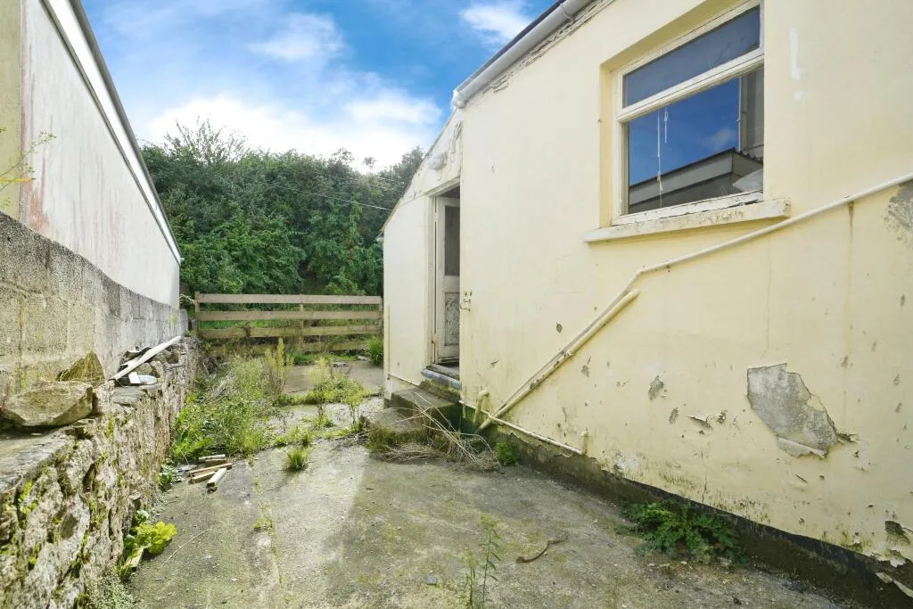 3 bed End of Terrace