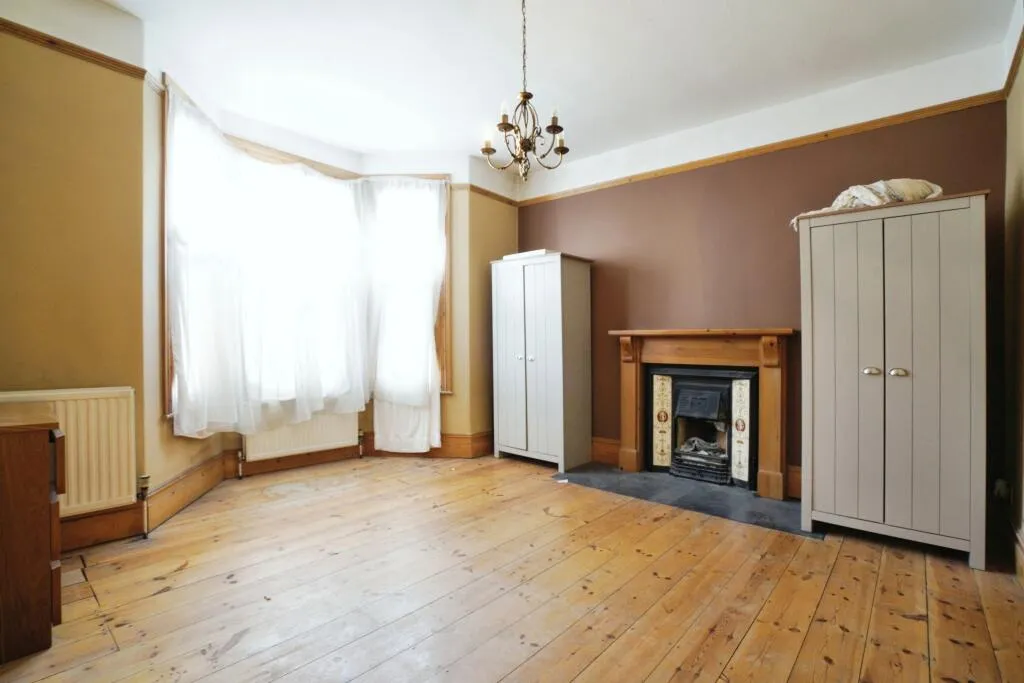 3 bed End of Terrace
