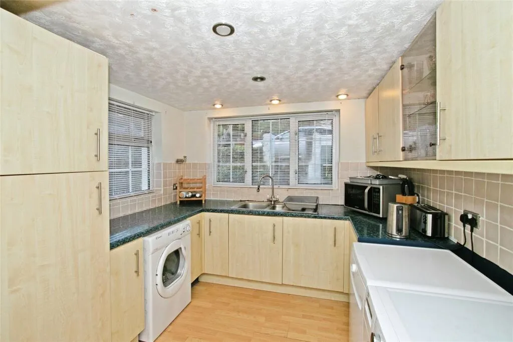 4 bed Semi-Detached