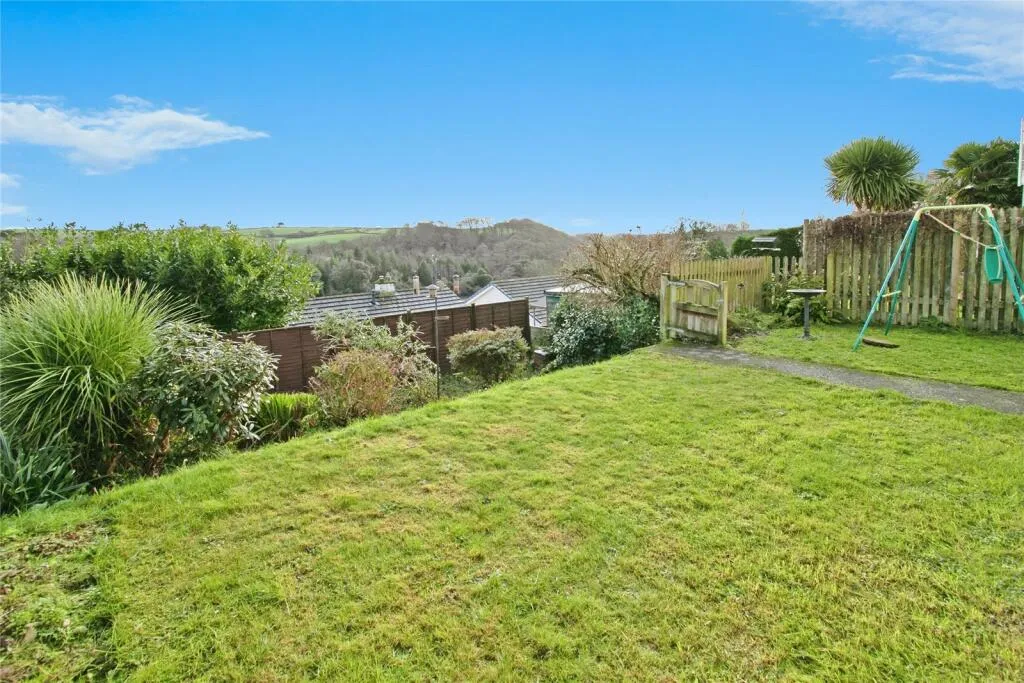 4 bed Semi-Detached