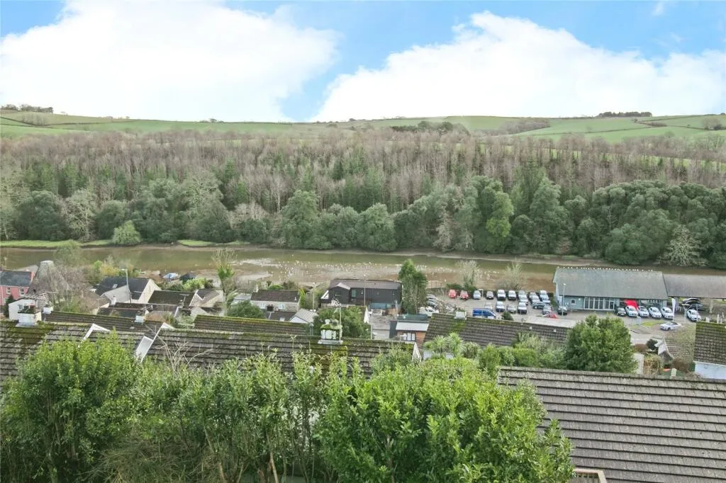 4 bed Semi-Detached