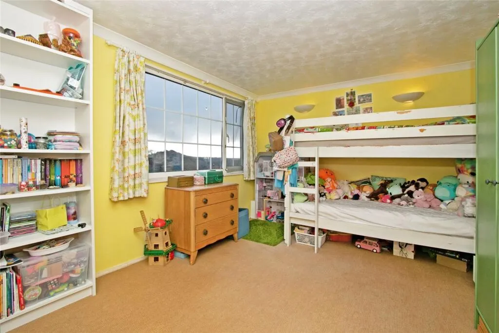 4 bed Semi-Detached