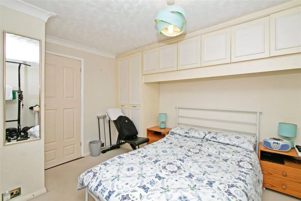 4 bed Semi-Detached