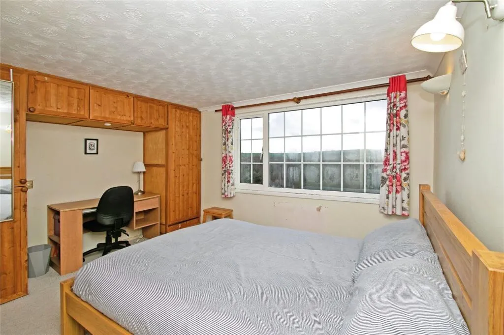 4 bed Semi-Detached