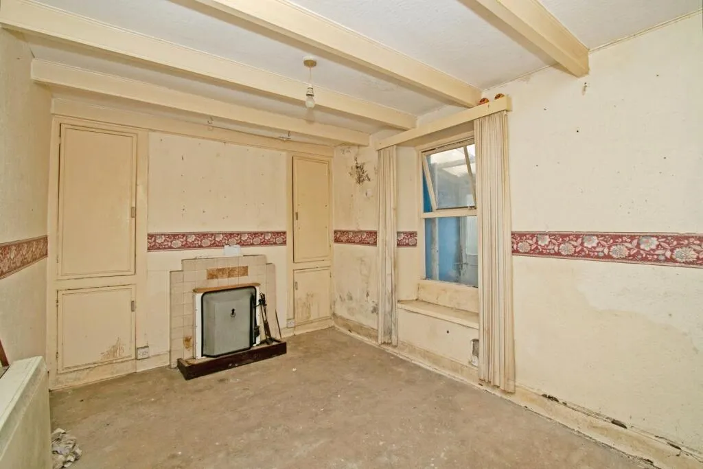 2 bed Character Property