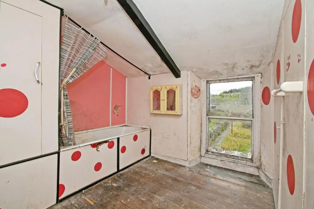 2 bed Character Property