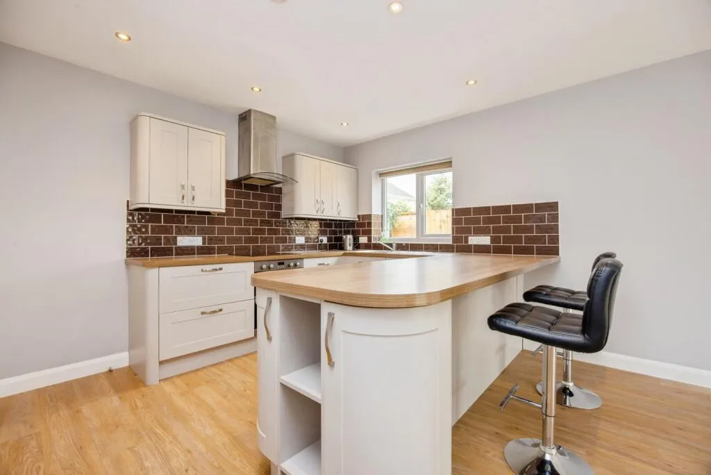 2 bed Detached Bungalow
