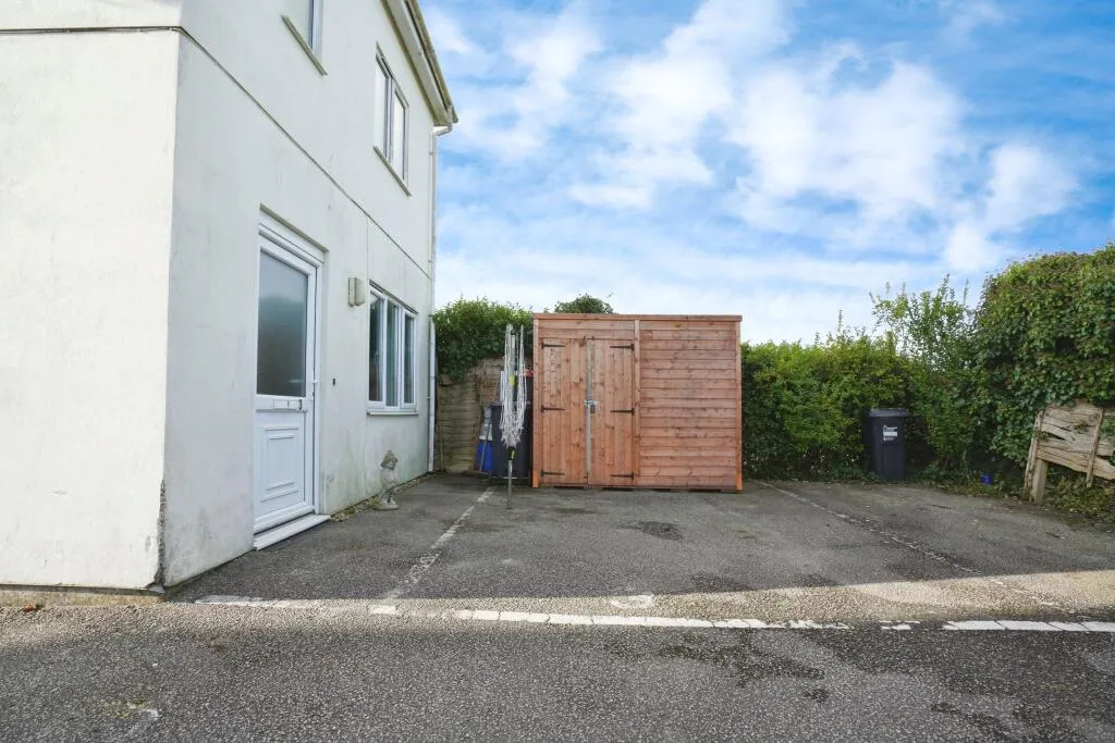 1 bed Ground Flat