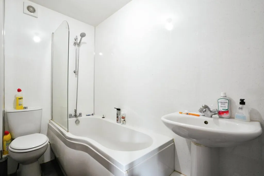 1 bed Ground Flat