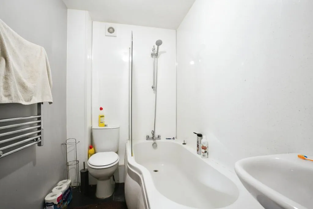 1 bed Ground Flat