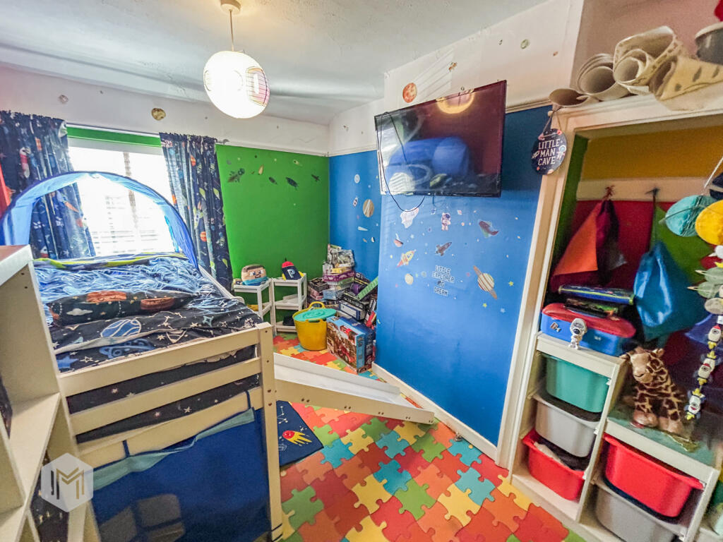 4 bed Terraced