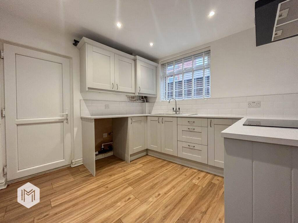 3 bed End of Terrace