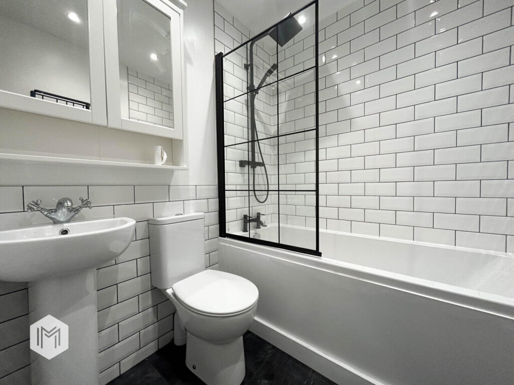 3 bed End of Terrace