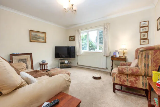 5 bed Detached