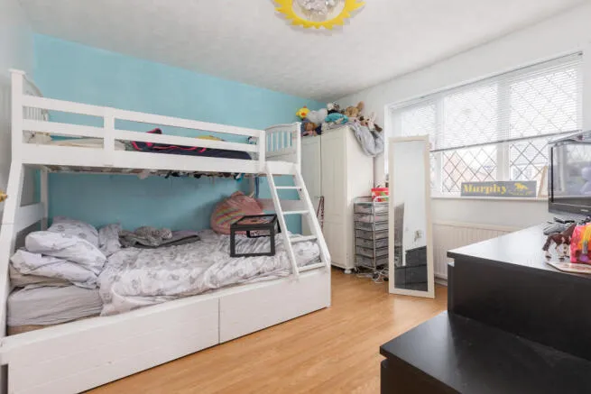 5 bed Detached