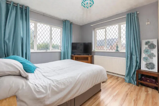 5 bed Detached