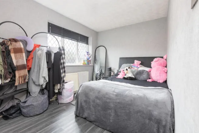 5 bed Detached