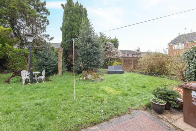 5 bed Detached