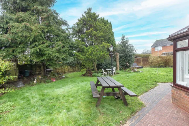 5 bed Detached