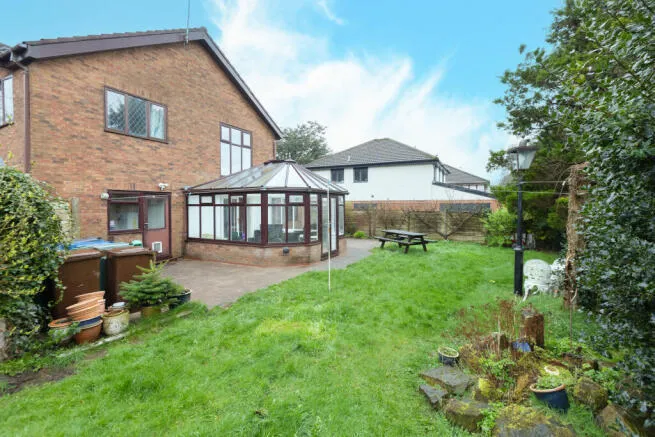 5 bed Detached
