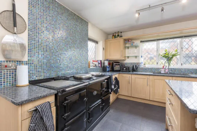 5 bed Detached