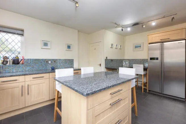 5 bed Detached