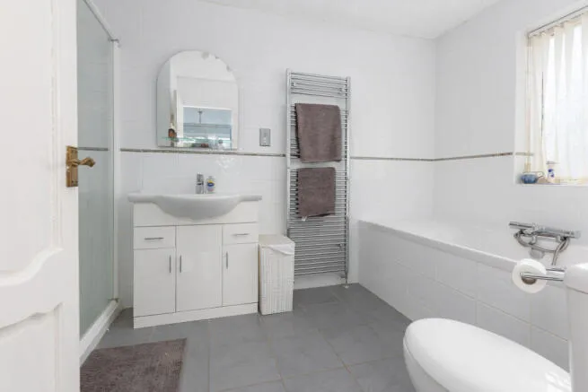 5 bed Detached