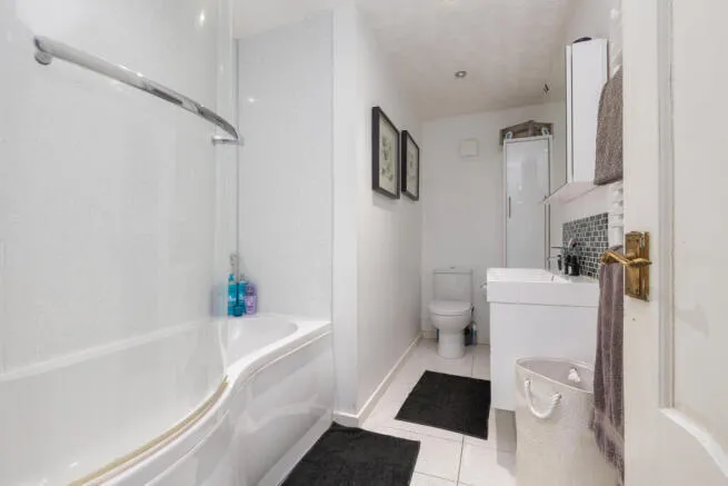 5 bed Detached