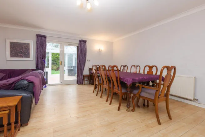 5 bed Detached