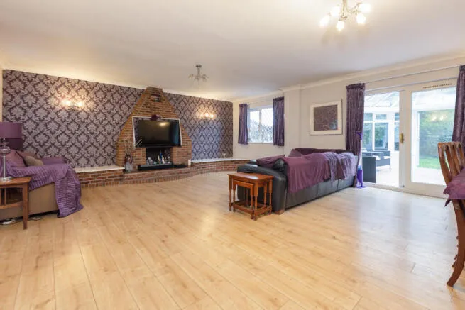 5 bed Detached