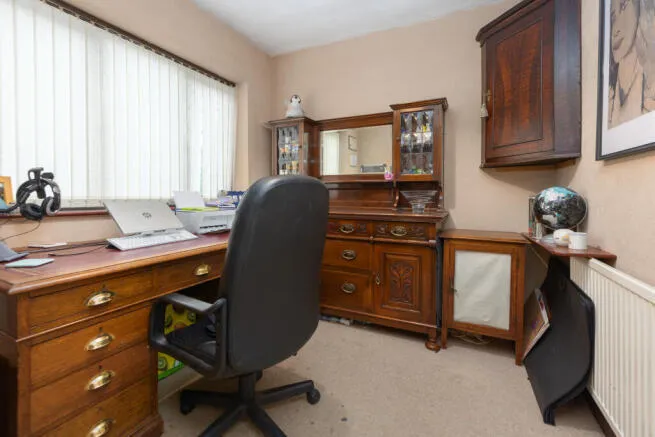 5 bed Detached