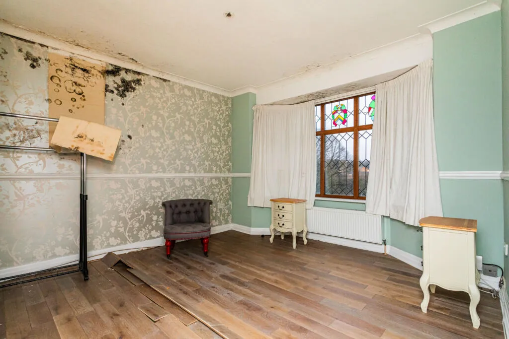 6 bed Detached