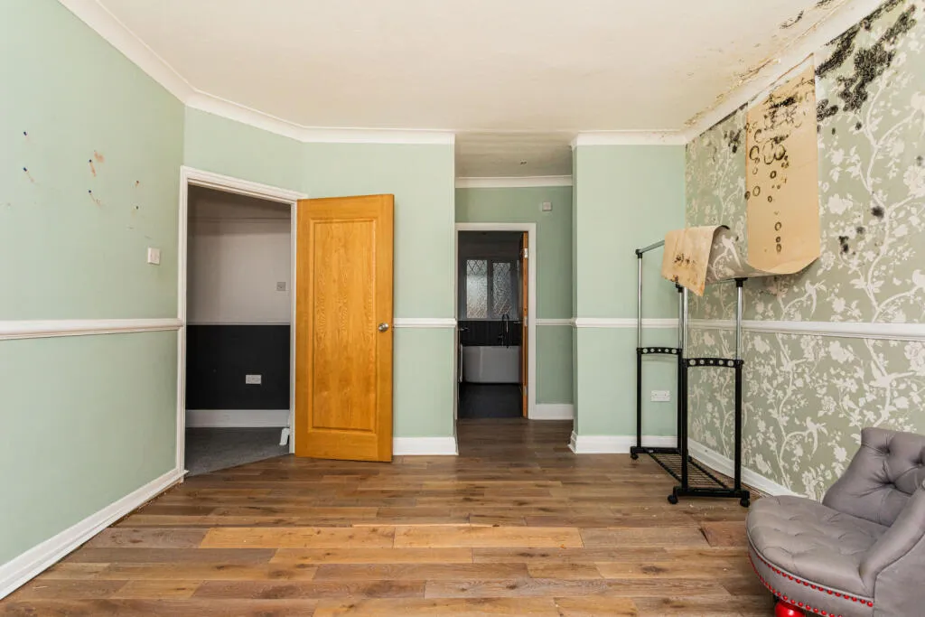 6 bed Detached