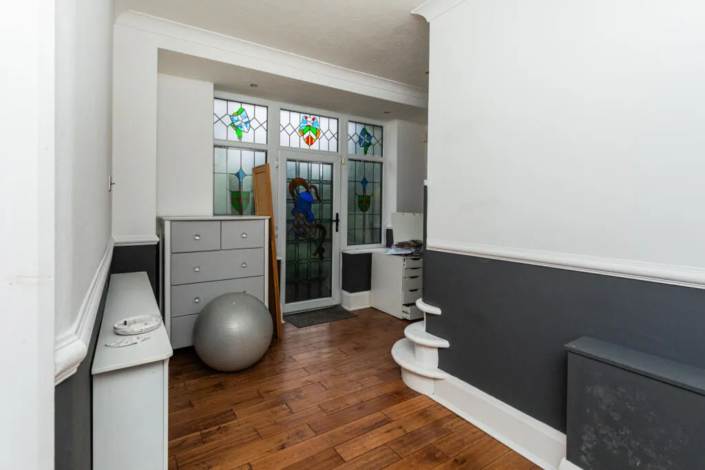 6 bed Detached